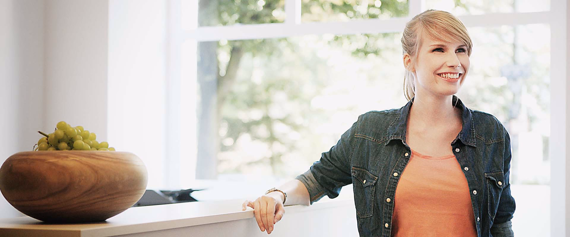 Beratungsgespräch zwischen Berater und Kunden im Büro